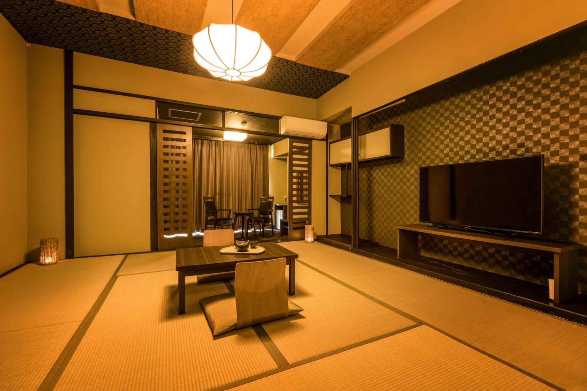Hotel Ooedo Onsen Monogatari Premium Shirahama Saichoraku Esterno foto