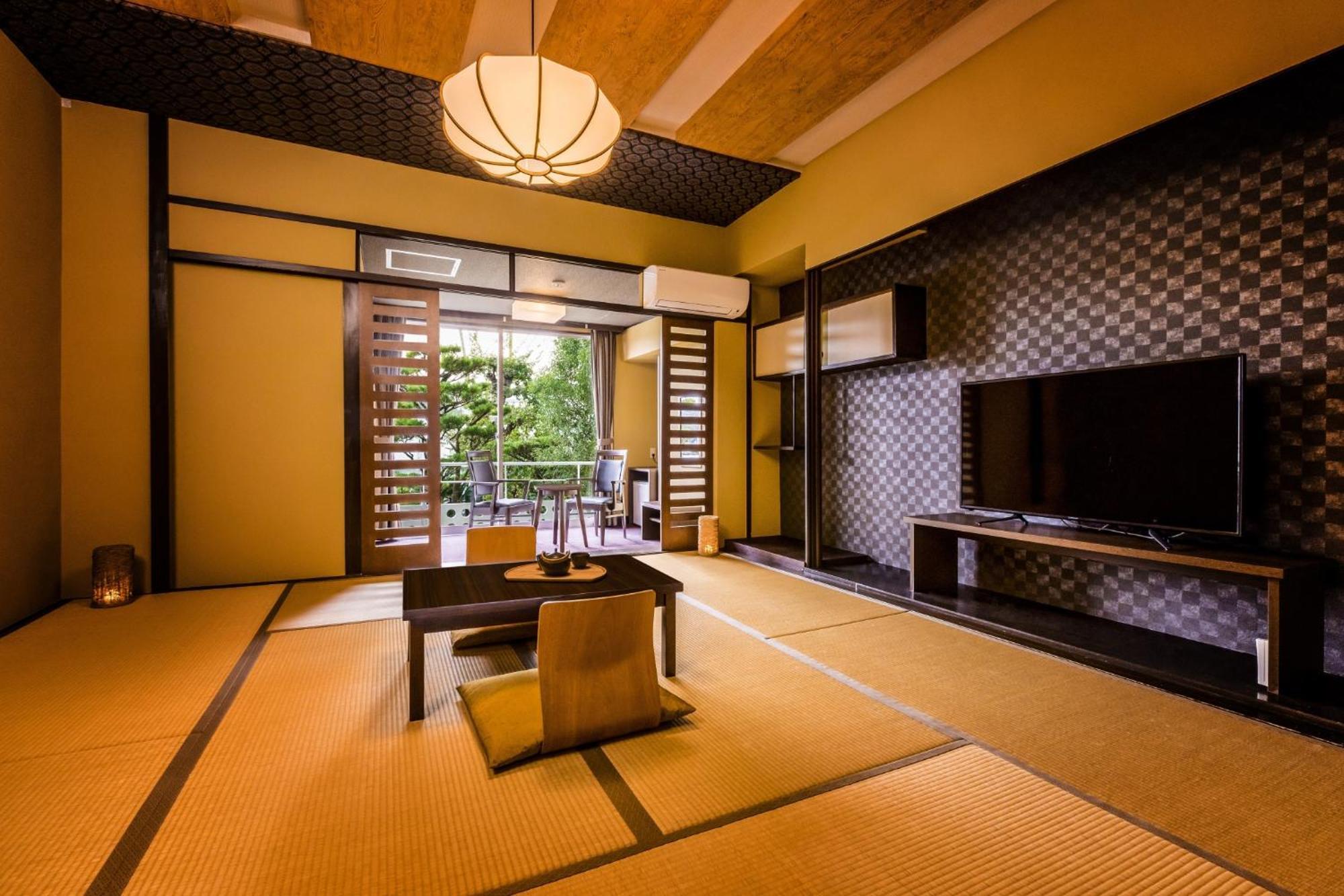Hotel Ooedo Onsen Monogatari Premium Shirahama Saichoraku Esterno foto