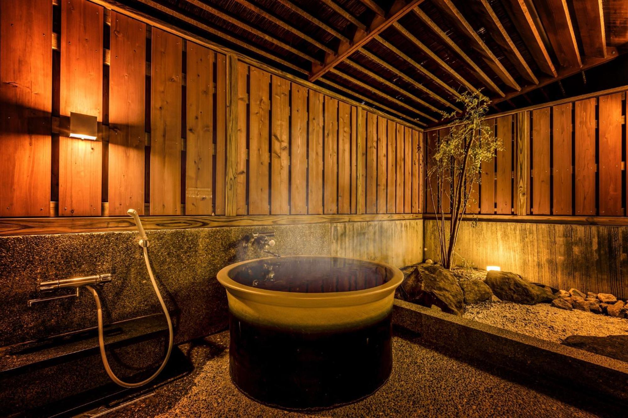 Hotel Ooedo Onsen Monogatari Premium Shirahama Saichoraku Esterno foto