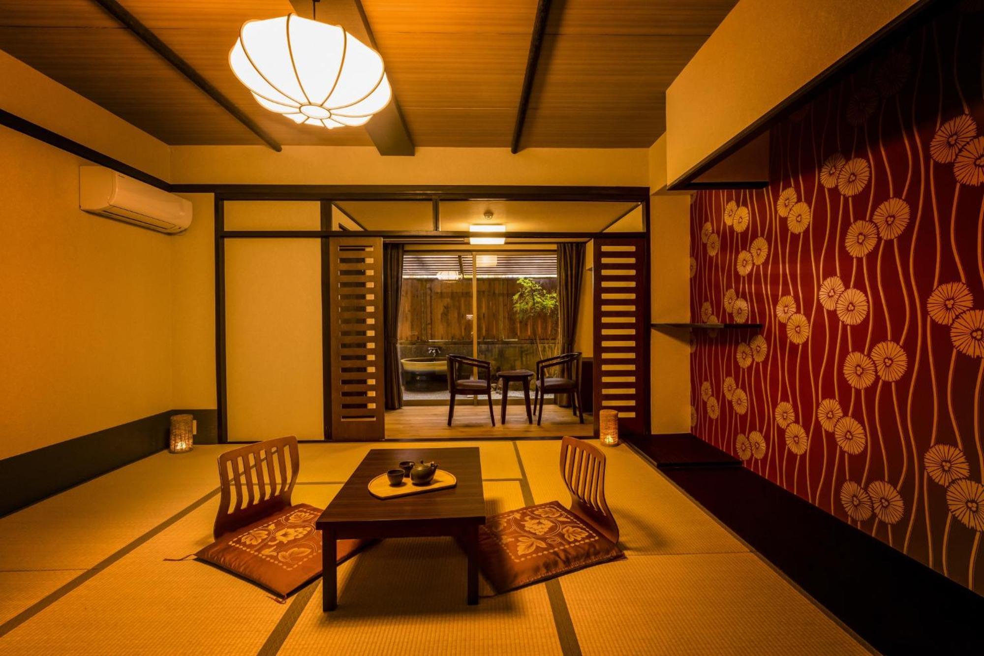 Hotel Ooedo Onsen Monogatari Premium Shirahama Saichoraku Esterno foto